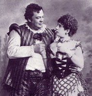 Scenbild från uruppförandet den 2 oktober 1883 av En natt i Venedig på Friedrich-Wilhelmstädtisches Theater i Berlin. Caramello och Annina.