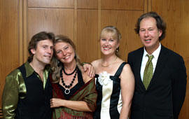 Från vänster: Wolfgang Felber, Claudia Zederbauer, Eva Magnusson och Ralph Petruschka efter Franz Lehár-konsert i Stadsmuseet, Bad Ischl, Österrike den 15 augusti 2008.