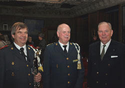 Peter Ulfeby, vice ordförande, Lars-Gunnar Björklund, dirigent och Peter Wetterberg, ordförande i Karlbergs Musikkår.
