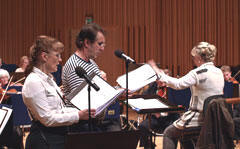 Eva Magnusson, Peter Tornborg och Helen Grnberg under repetition infr konsert den 16 november 2009 i Vsters Konserthus.