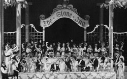 Wenn die kleinen Veilchen blhen - Wild Violets - p Royal Drury Lane Theatre i London den 31 oktober 1932.